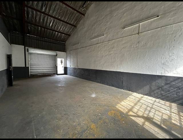 150M² WAREHOUSE TO LET IN WYNBERG